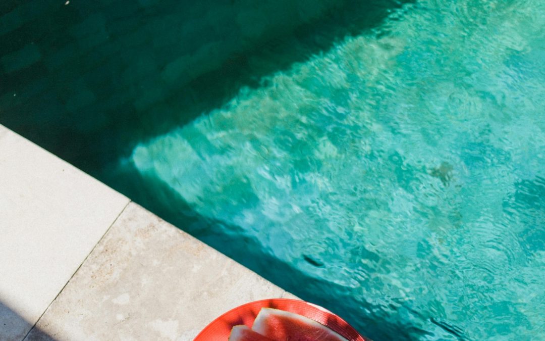 Plomberie de piscine en Dordogne : le local technique, pièce maîtresse de votre bassin.