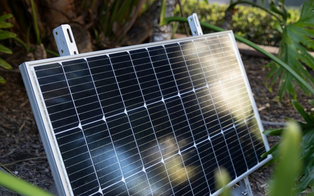 Rouler avec son propre soleil : panneaux photovoltaïques et borne de recharge en Dordogne.